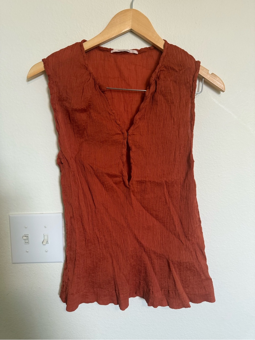 Pomandére Sleeveless Rust V-Neck Tank